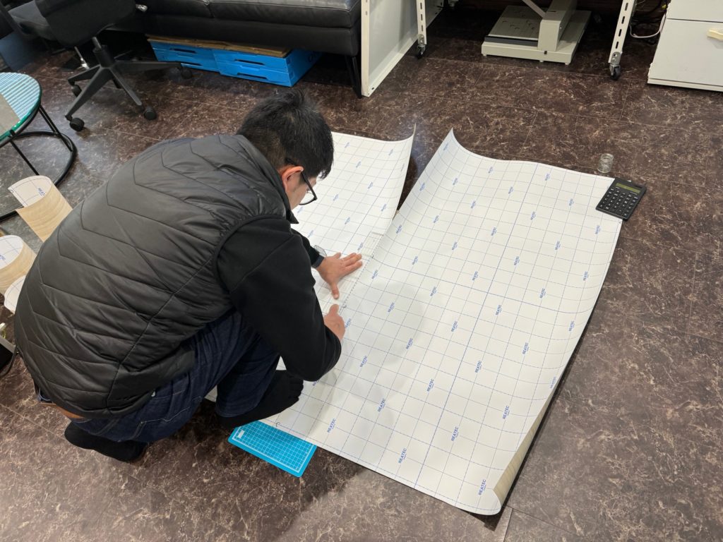 店頭展示什器用にリアテックシートカット