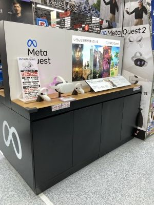 木目を採用する展示什器4