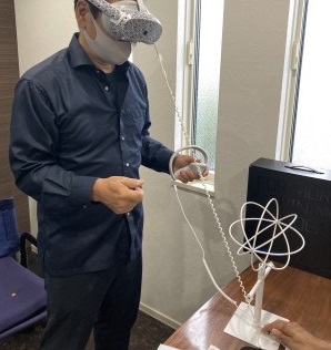 顧客体験に制約が生じる展示什器の盗難防止ケーブル