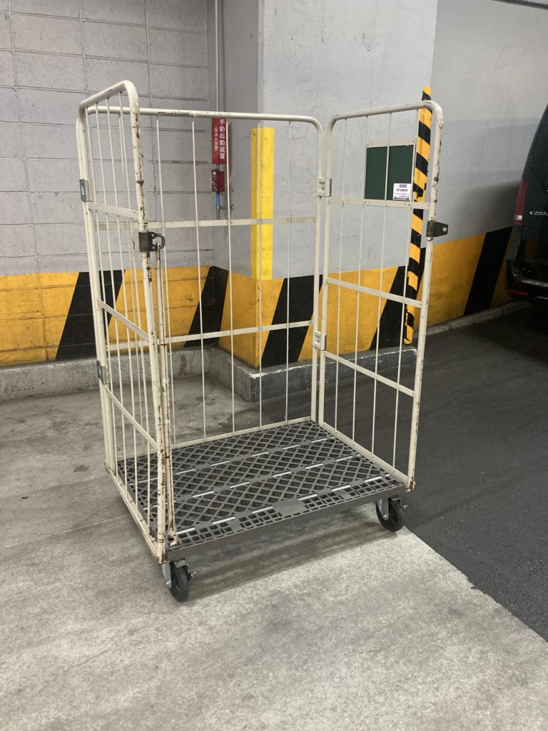 什器設置に使うカゴ台車